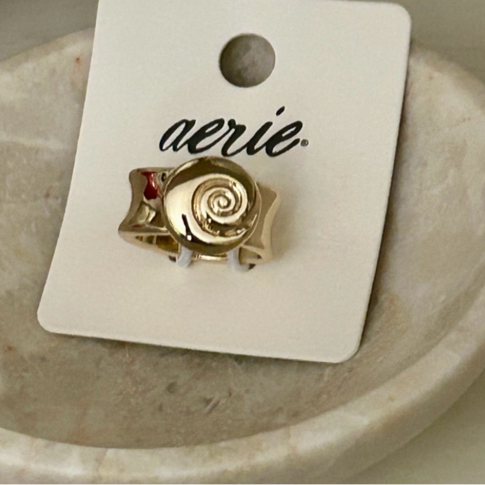 Aerie Gold Ring Womens Size 6 Swirl Shape Shell Shape NEW Posh Hearts Sale